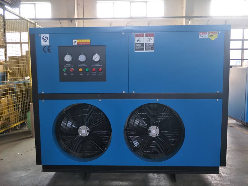 選擇風(fēng)冷型冷干機的性能